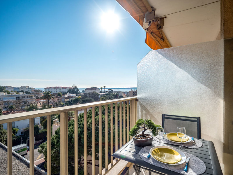 В момента гледате Почивка на слънце: 3 добри причини да наемете обзаведен апартамент в Кан